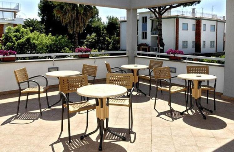 Hotel Mare Azzurro Terracina Bagian luar foto