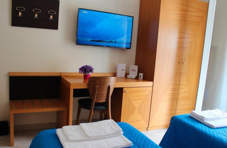 Hotel Mare Azzurro Terracina Bagian luar foto