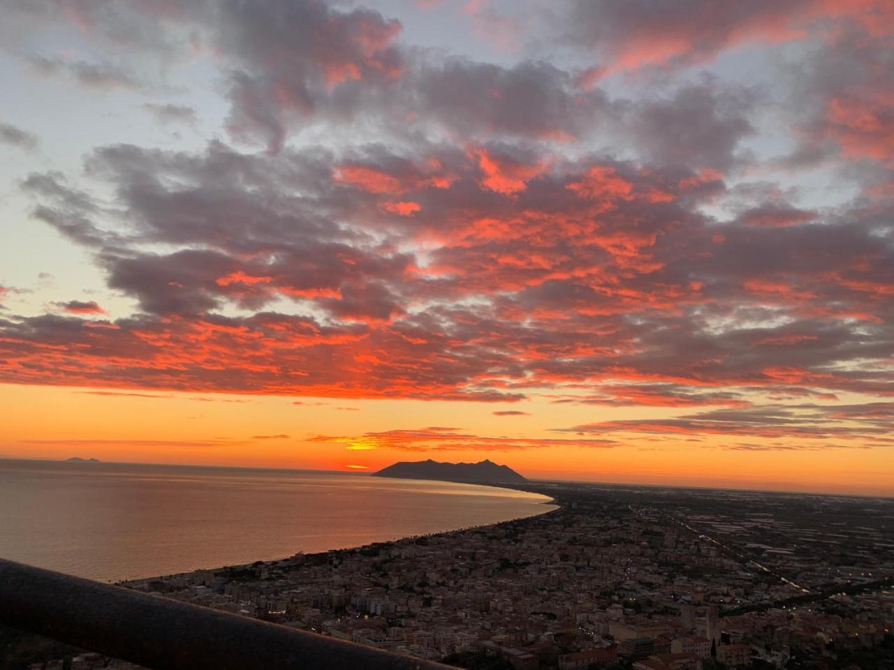 Hotel Mare Azzurro Terracina Bagian luar foto