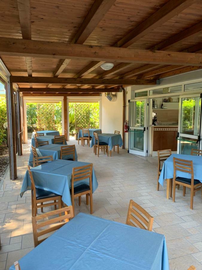 Hotel Mare Azzurro Terracina Bagian luar foto