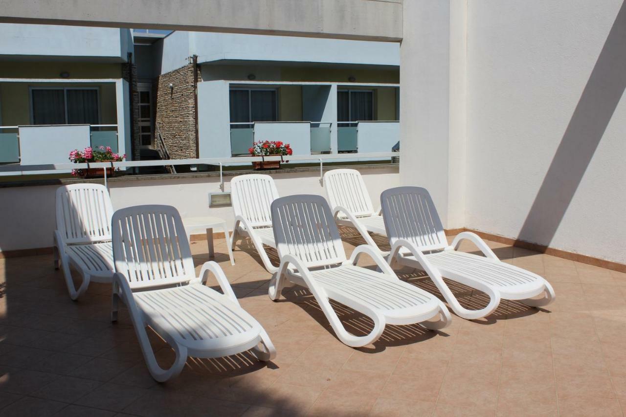 Hotel Mare Azzurro Terracina Bagian luar foto